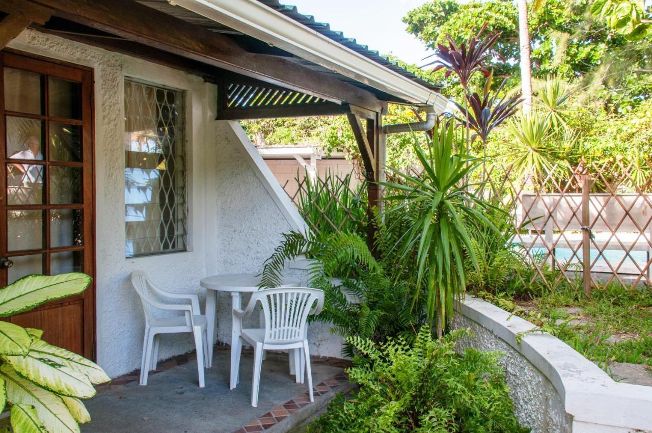 Chantauvent Guest House Blue Bay Exterior photo